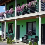 Noclegi-skalka Bed and Breakfast