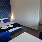 Noclegi-skalka Bed and Breakfast