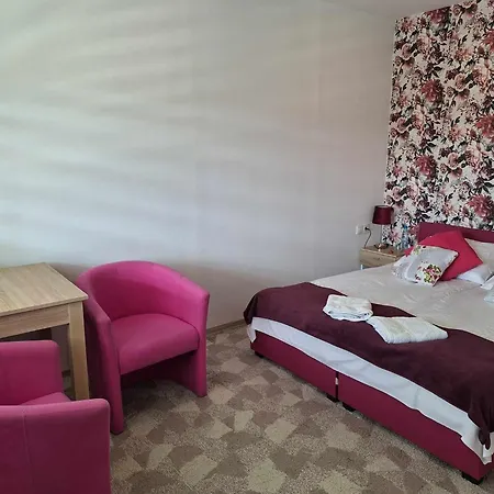 Noclegi-skalka 3* Olsztyn (Silesia)
